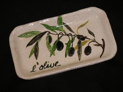 .petit plat décor engobe de Régine